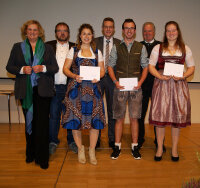 Die Besten Barbara Schretter RPin, Wolfgang Seiband 1. Vorsitzender VLM Schwaben, Sophia Rasch, Dr. Paul Dosch Behördenleiter AELF Kaufbeuren, Tobias Schempp, Dr. Michael Karrer Ministerialrat Bayerisches Staatsministerium für Ernährung, Landwirtschaft, Forsten und Tourismus, Maria-Anna Taferner