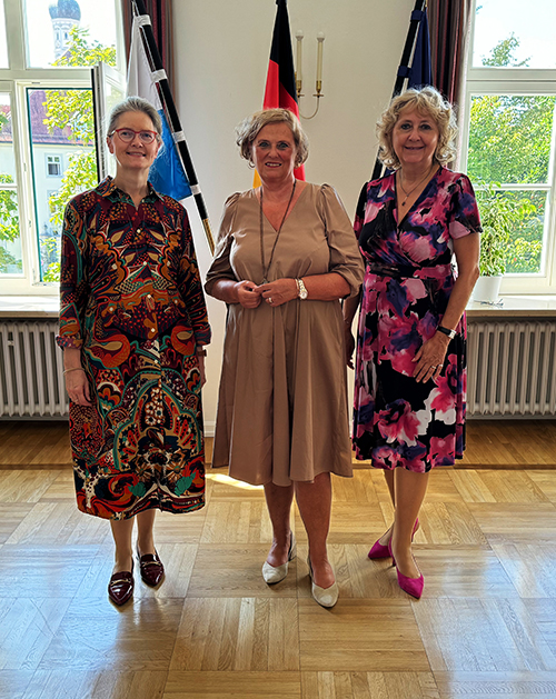 Geballte Frauenpower Portrait 500x629